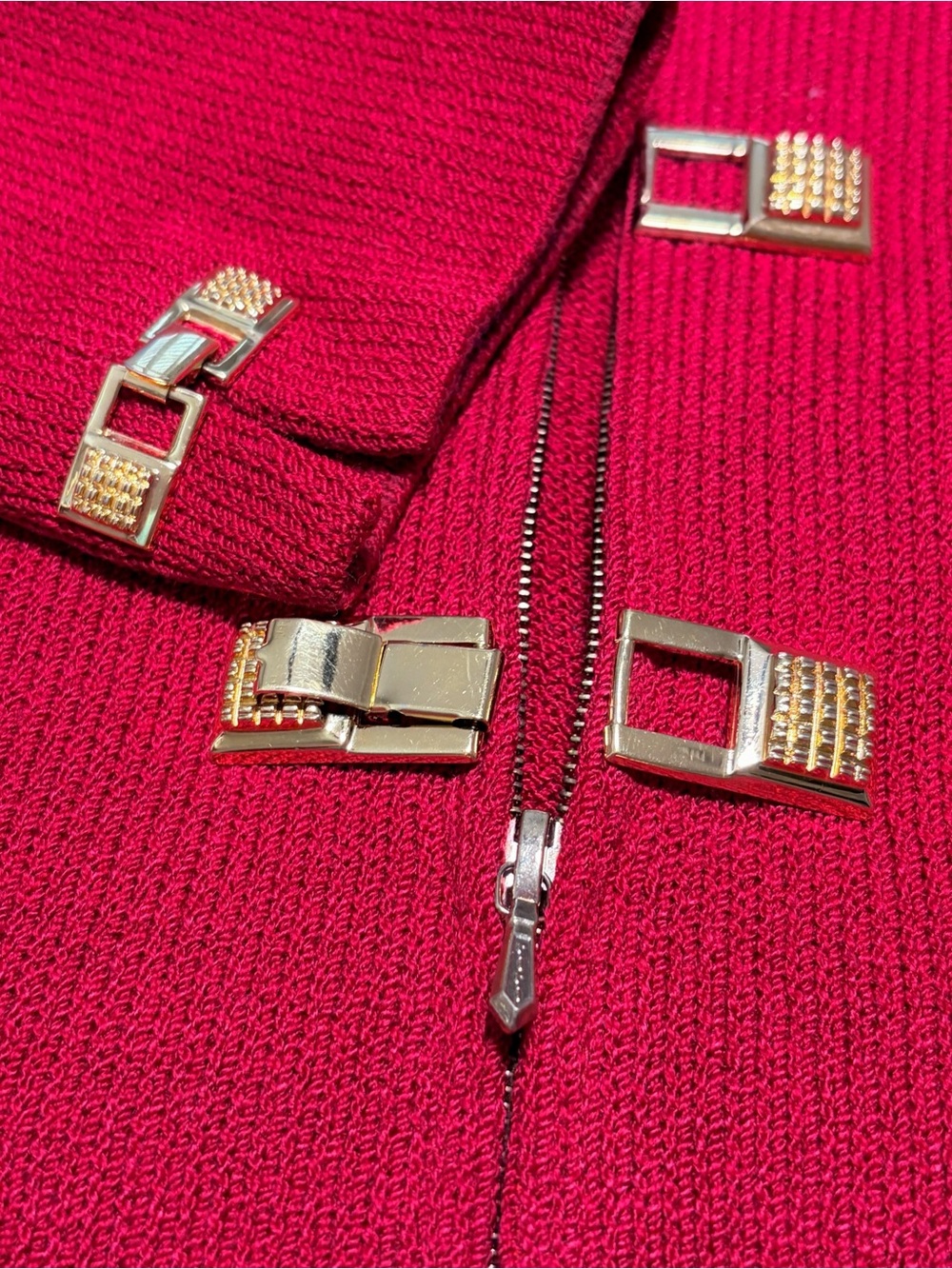 ST. JOHN Santana Knit Suit V-Neck Jacket with Gold Hardware - Picture 12 of 14